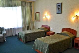 Отель Гостиница Якорь Никополь Улучшенный двухместный номер с 2 отдельными кроватями и видом на море-4